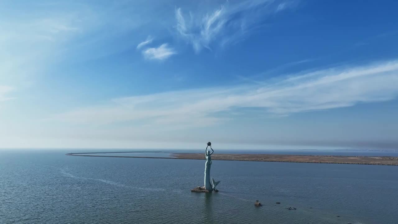 航拍营口鲅鱼圈山海广场地标建筑鲅鱼公主视频素材