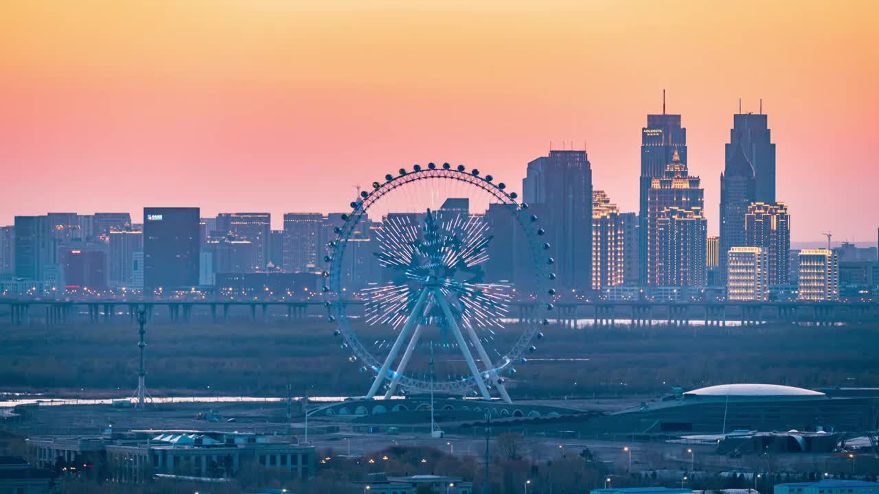 中国哈尔滨雪花摩天轮夜景延时视频素材