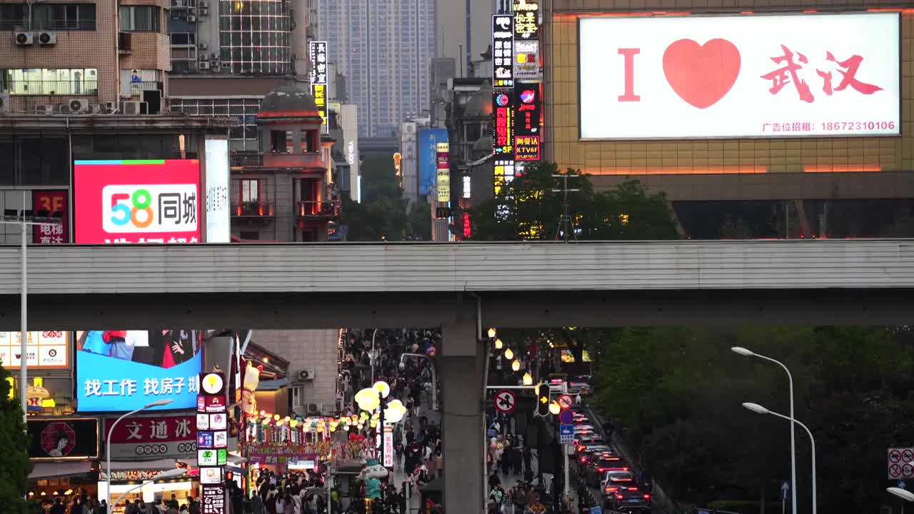 武汉城市地标步行街轻轨交通街景视频素材