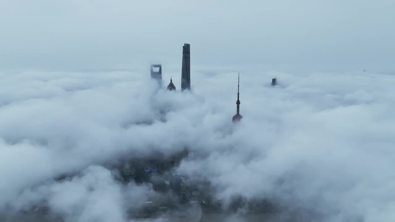 上海陆家嘴平流雾航拍视频素材