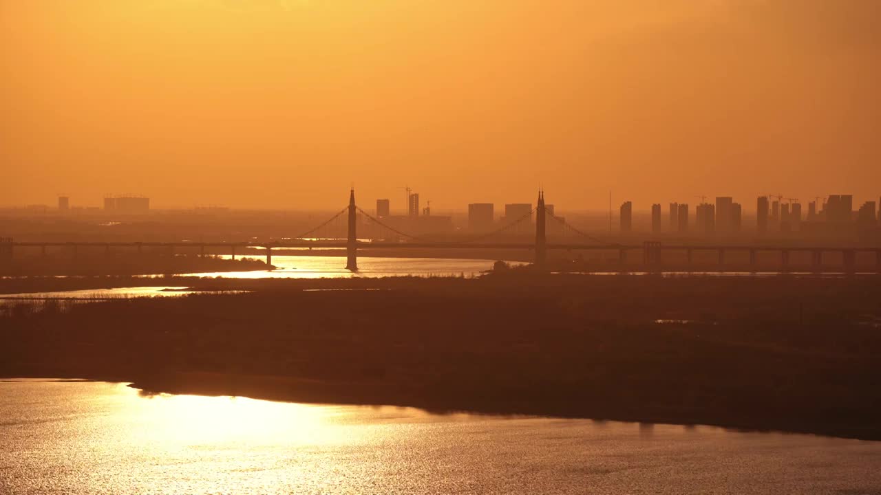 中国哈尔滨阳明滩大桥日落夕阳风光视频素材