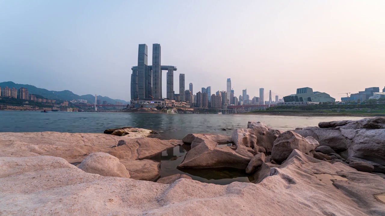 重庆南滨路来福士夜景延时视频素材