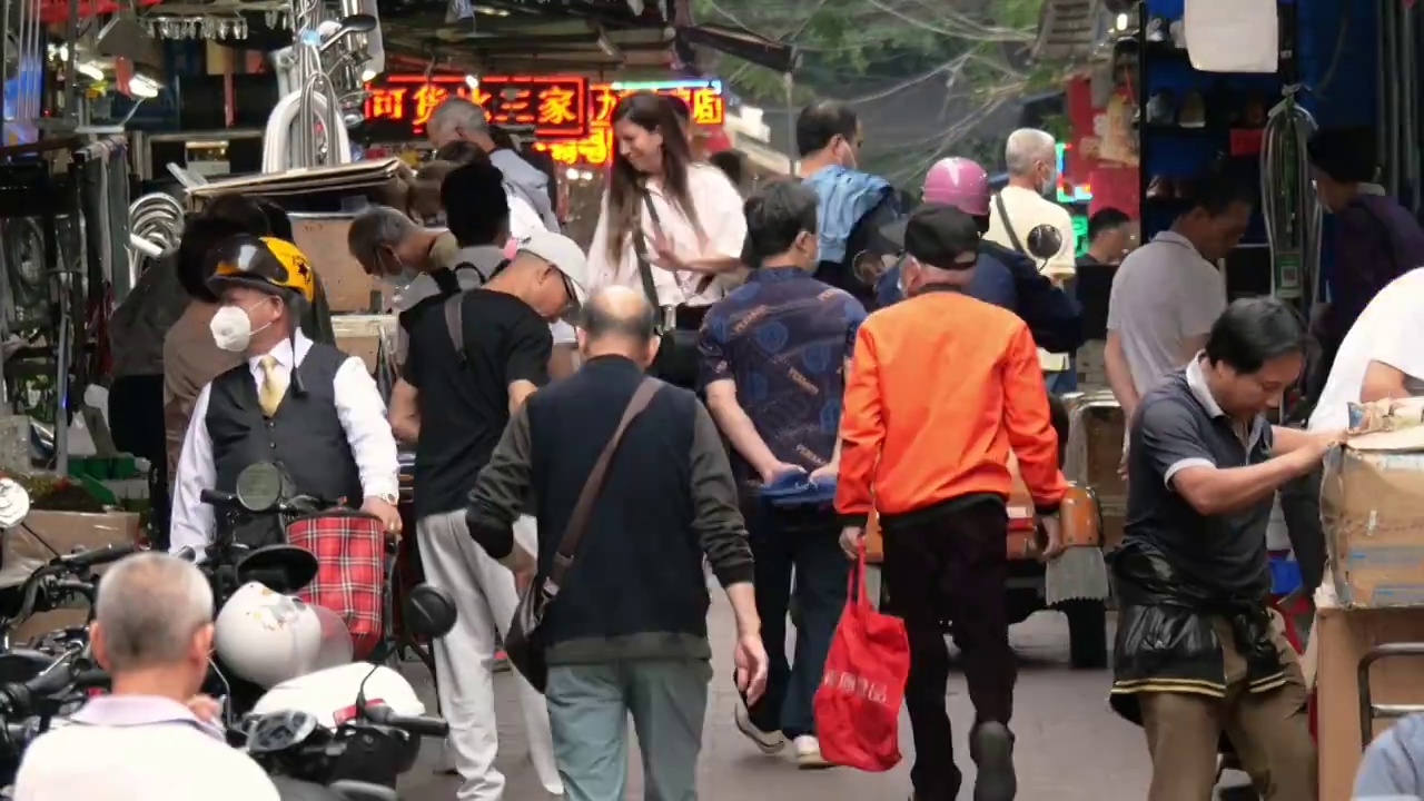 广州老城古玩街陶街粤华街天光墟地道广府百年历史怀旧市集横街窄巷人流密集游人热闹非凡逛街购物淘二手货视频素材