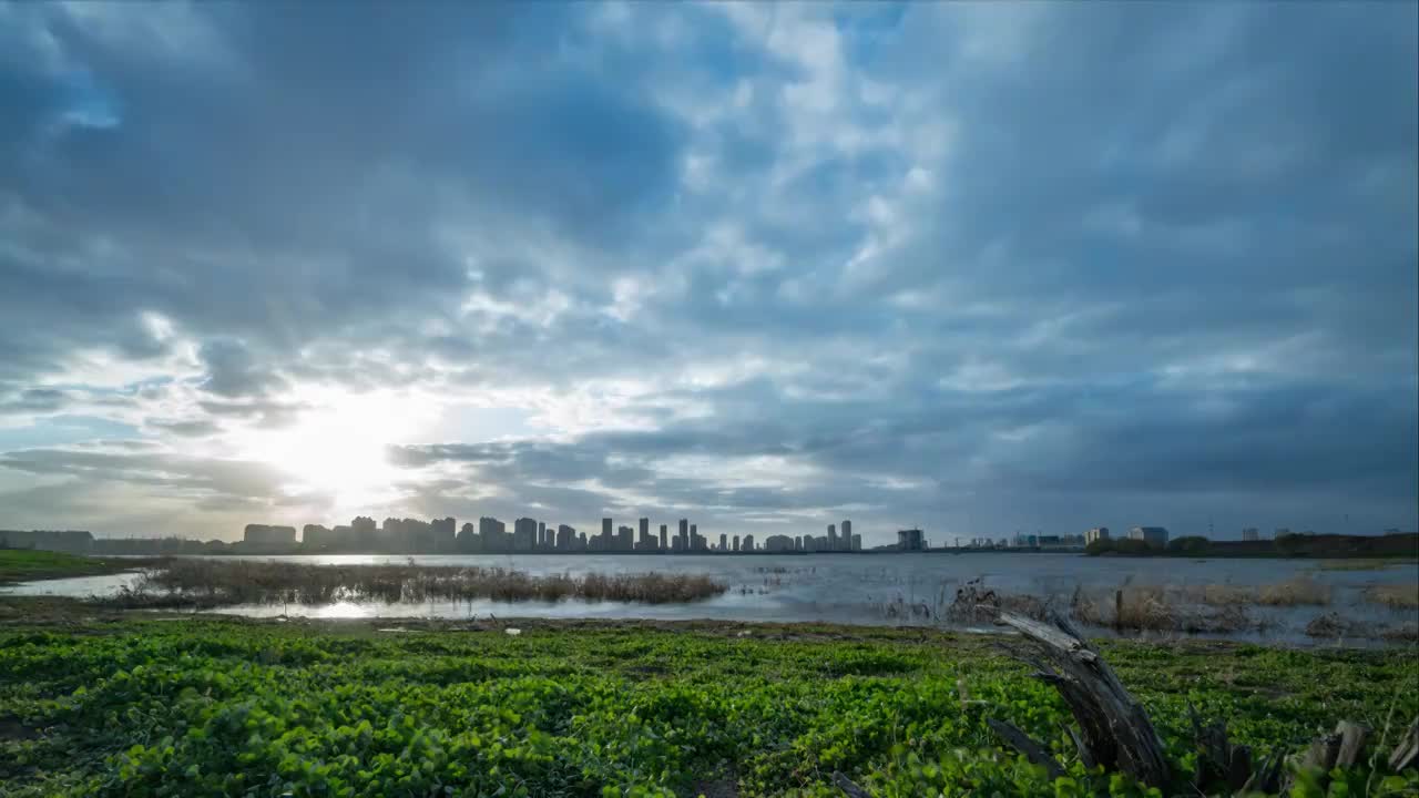 长春八一水库及周边建筑流云延时视频素材