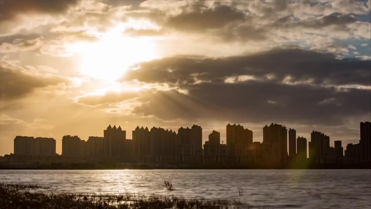 长春八一水库及周边建筑流云延时视频素材