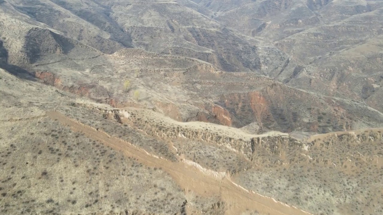 陕北土地贫瘠干旱的黄土高原地貌航拍视频素材