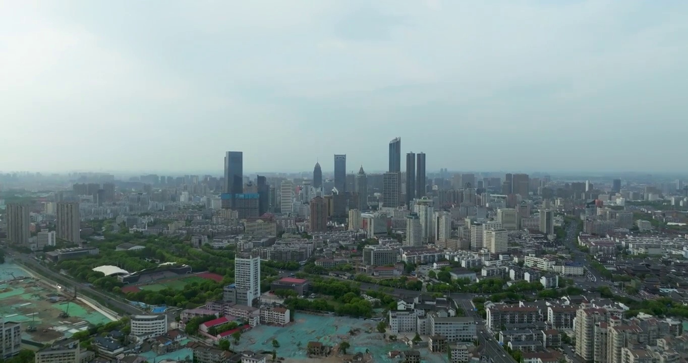 江苏省无锡市航拍城市地标建筑国金中心全景风光视频素材