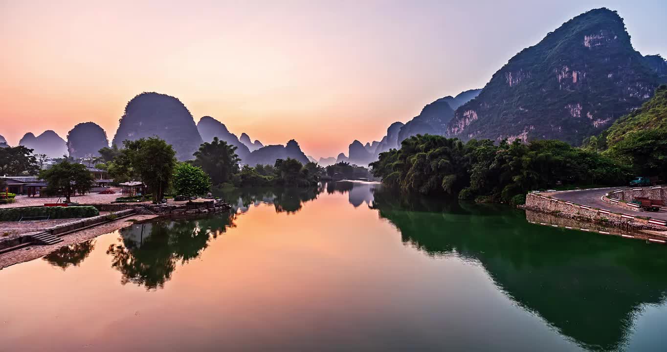 日转夜中国广西桂林的山水风光视频素材