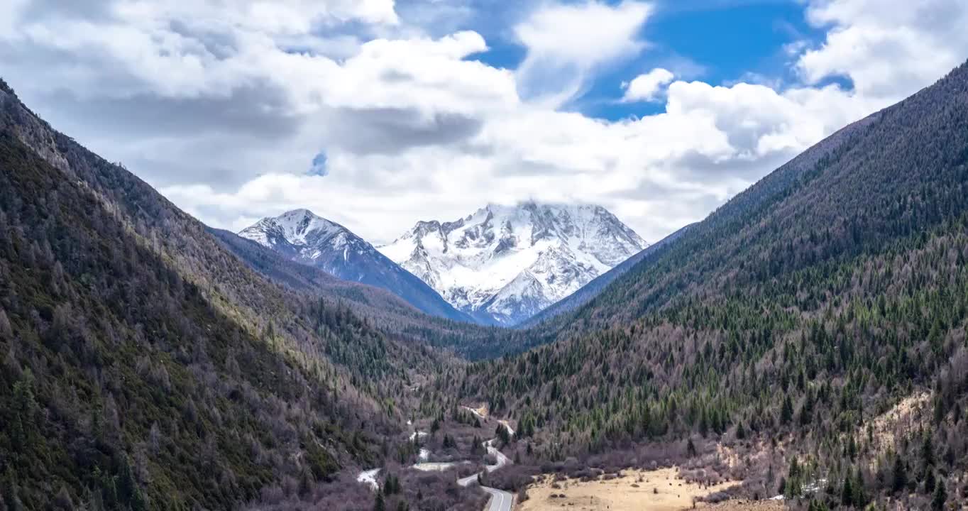 雅拉雪山延时视频素材