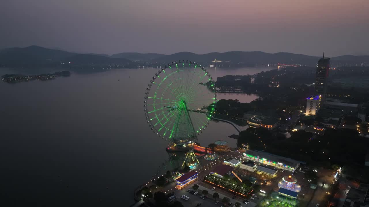 江苏省无锡市滨湖区太湖之星水上摩天轮视频素材