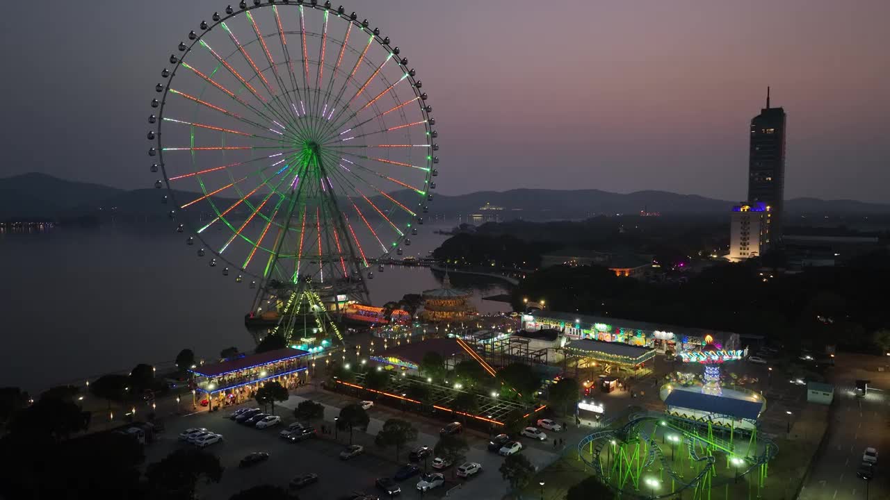 江苏省无锡市滨湖区太湖之星水上摩天轮视频素材