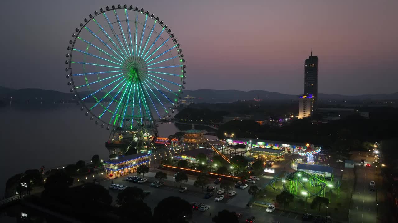 江苏省无锡市滨湖区太湖之星水上摩天轮视频素材