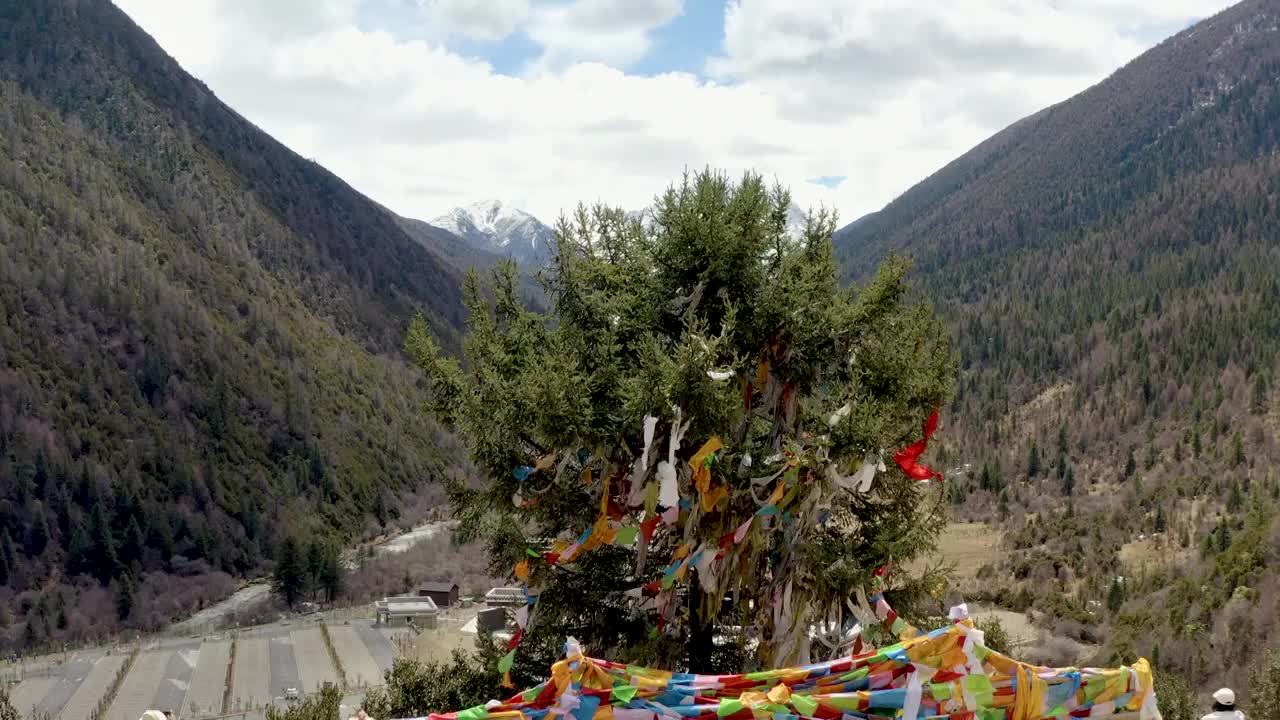 航拍雅拉雪山视频素材