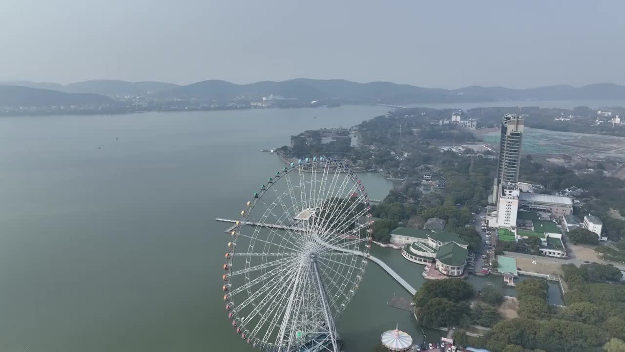 无锡市滨湖区太湖之星摩天轮与蠡园视频素材