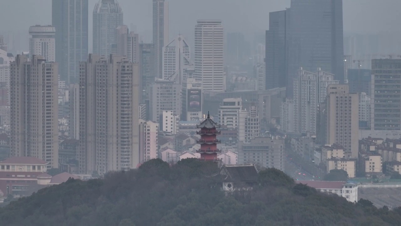 无锡市梁溪区锡惠公园-龙光寺龙光塔视频素材