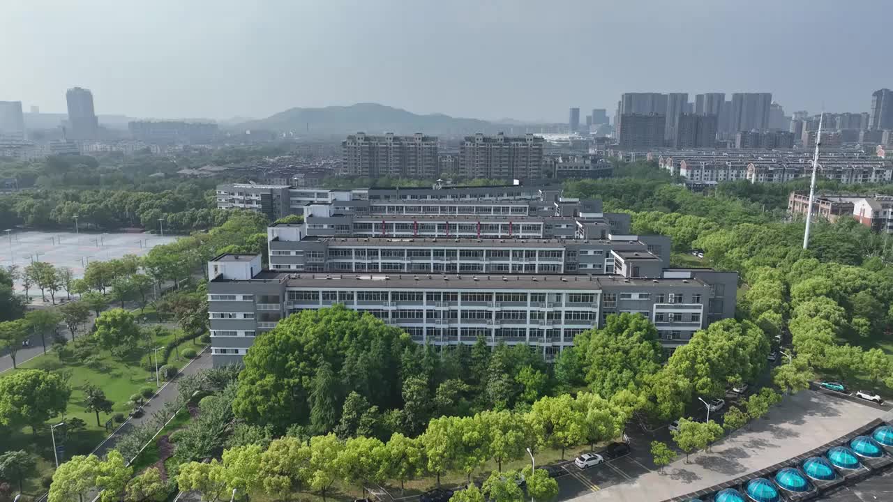 江苏省常州市溧阳市溧阳中学-教学楼视频素材