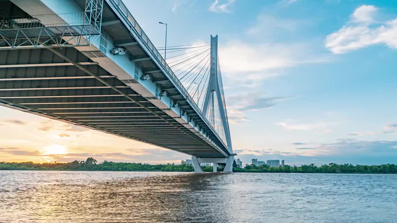 中国哈尔滨松浦大桥日转夜延时风光视频素材