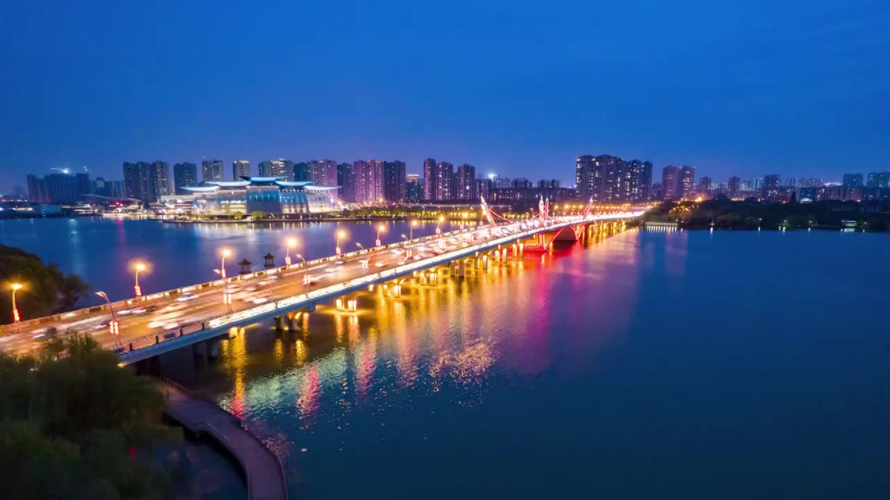 无锡蠡湖大桥夜景车流延时视频素材