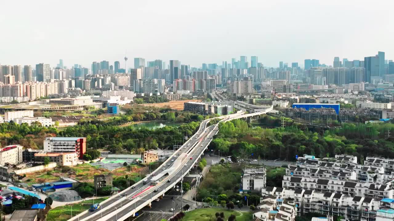 成都凤凰山高架桥城市天际线航拍视频素材