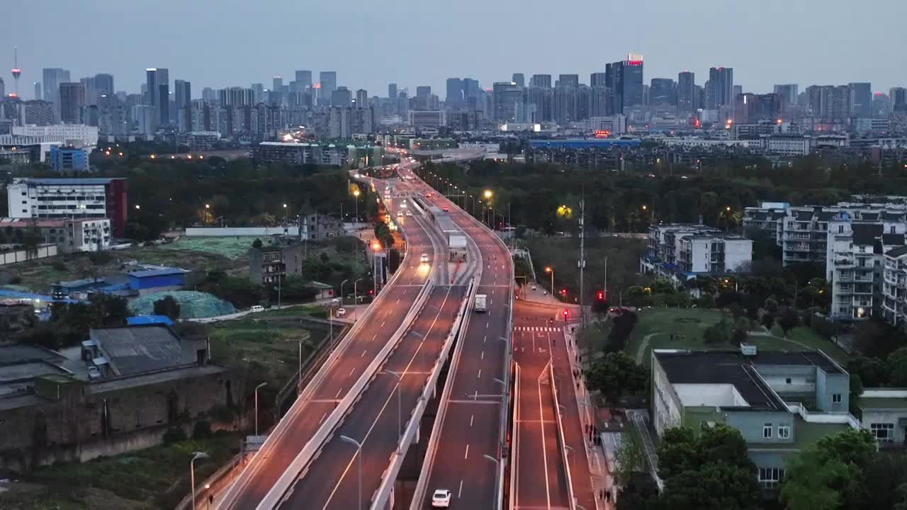 成都凤凰山高架桥城市天际线航拍视频素材