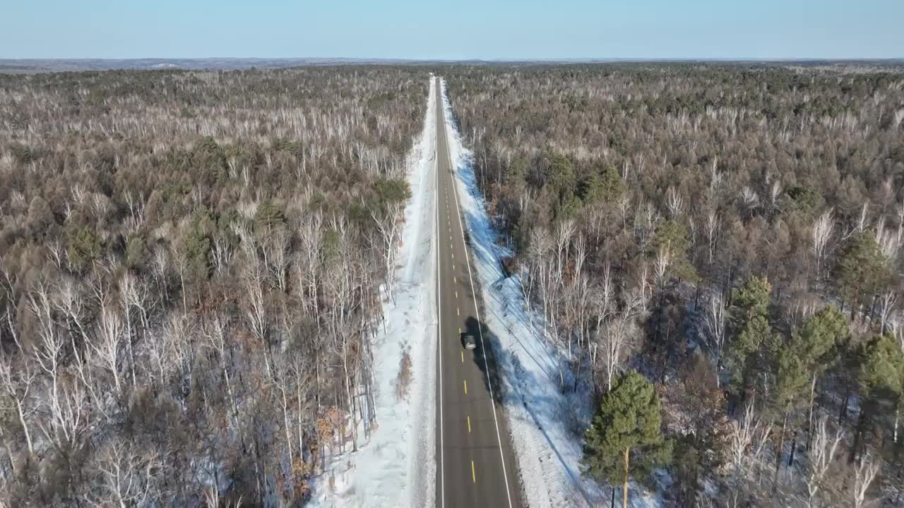 黑龙江大兴安岭雪原森林公路航拍景观视频素材