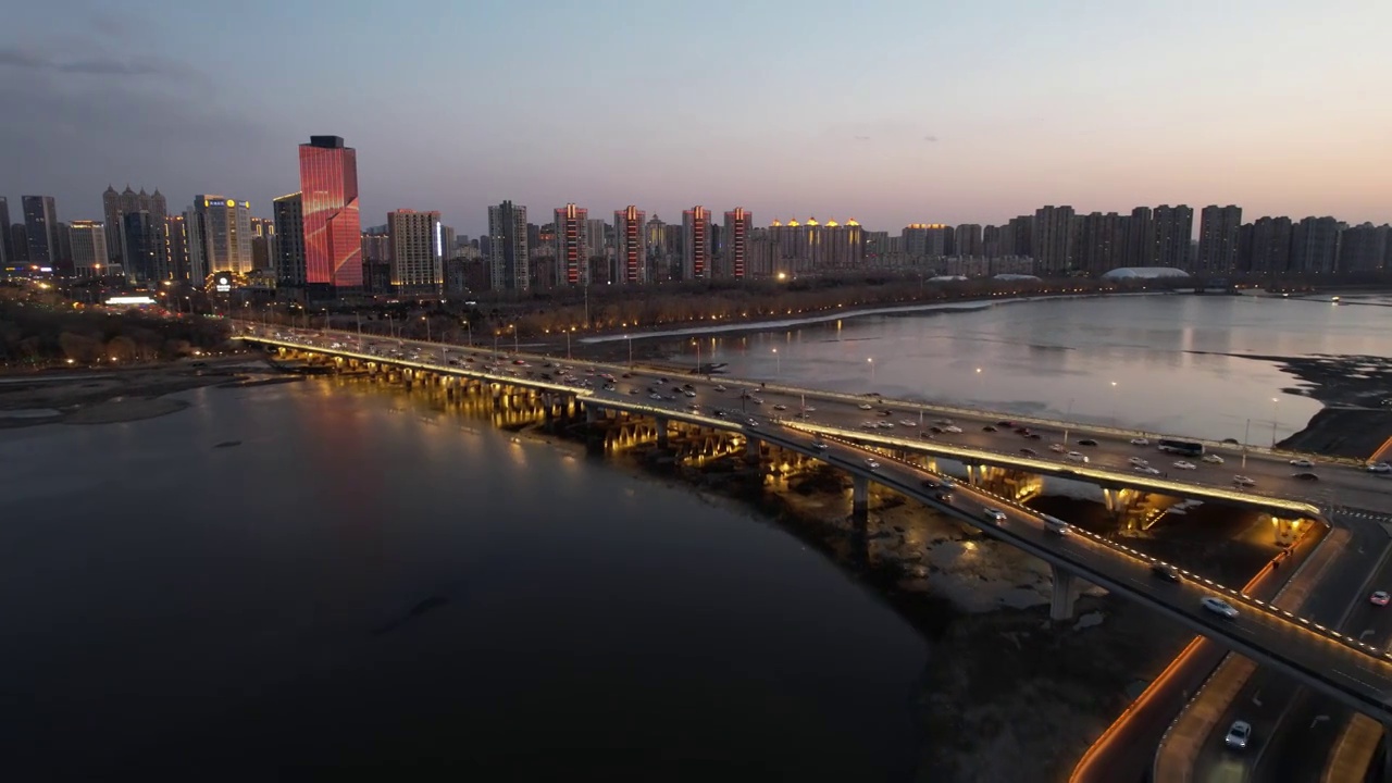 辽宁沈阳浑河大桥城市交通车流夜景航拍风光视频素材