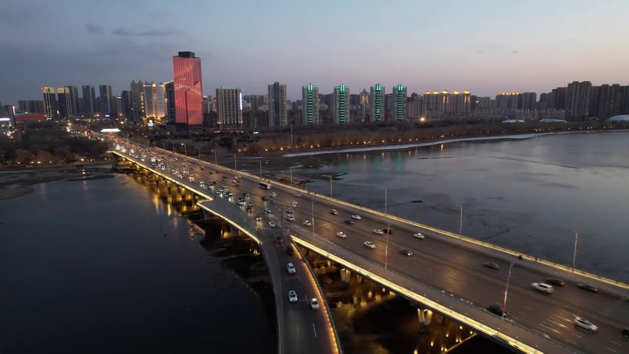 辽宁沈阳浑河大桥城市交通车流夜景航拍风光视频素材