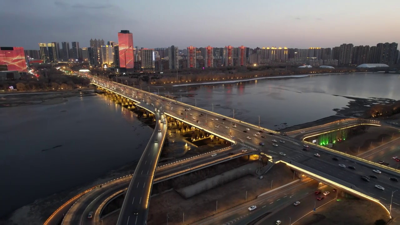 辽宁沈阳浑河大桥城市交通车流夜景航拍风光视频素材