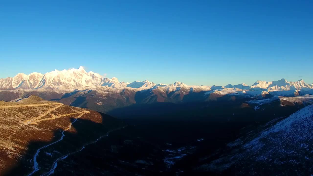 航拍西藏林芝南迦巴瓦峰日照金山雪山落日视频素材