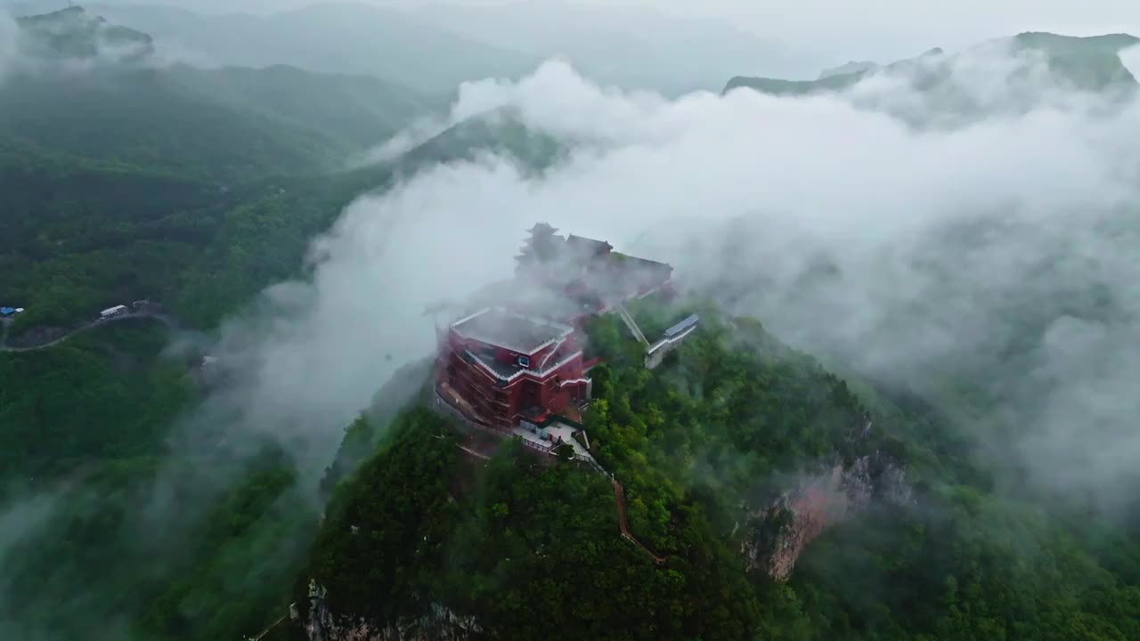 航拍日出前云台山茱萸峰道教建筑群的云雾缭绕视频素材