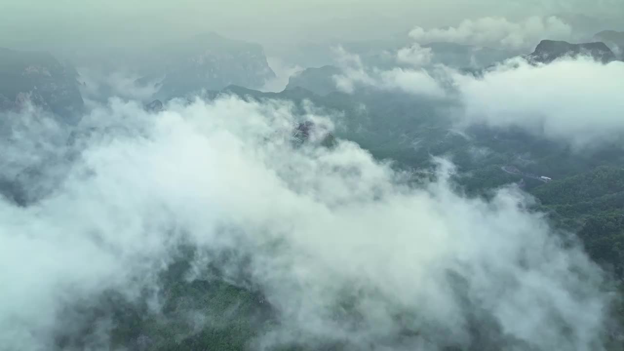 航拍青山上的红色道教建筑群以及周围的朵朵白云视频素材