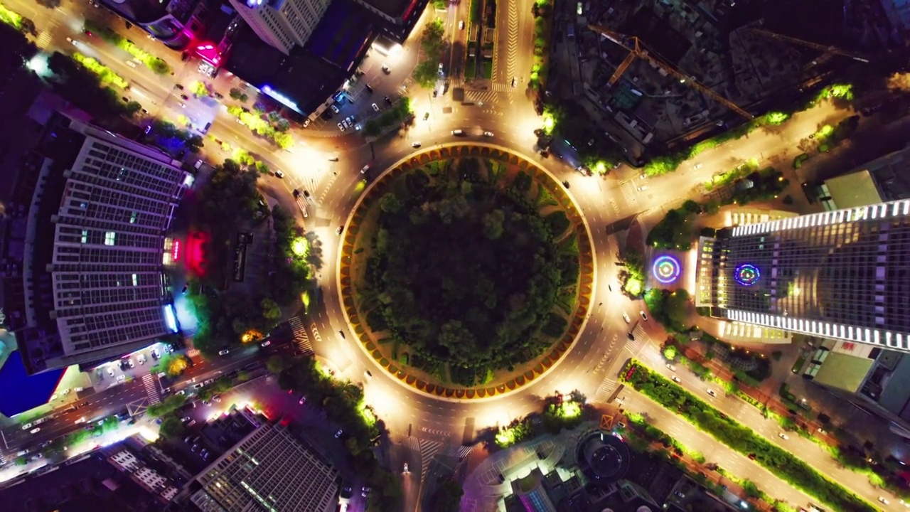 中国辽宁沈阳惠工广场环岛夜景航拍视频素材