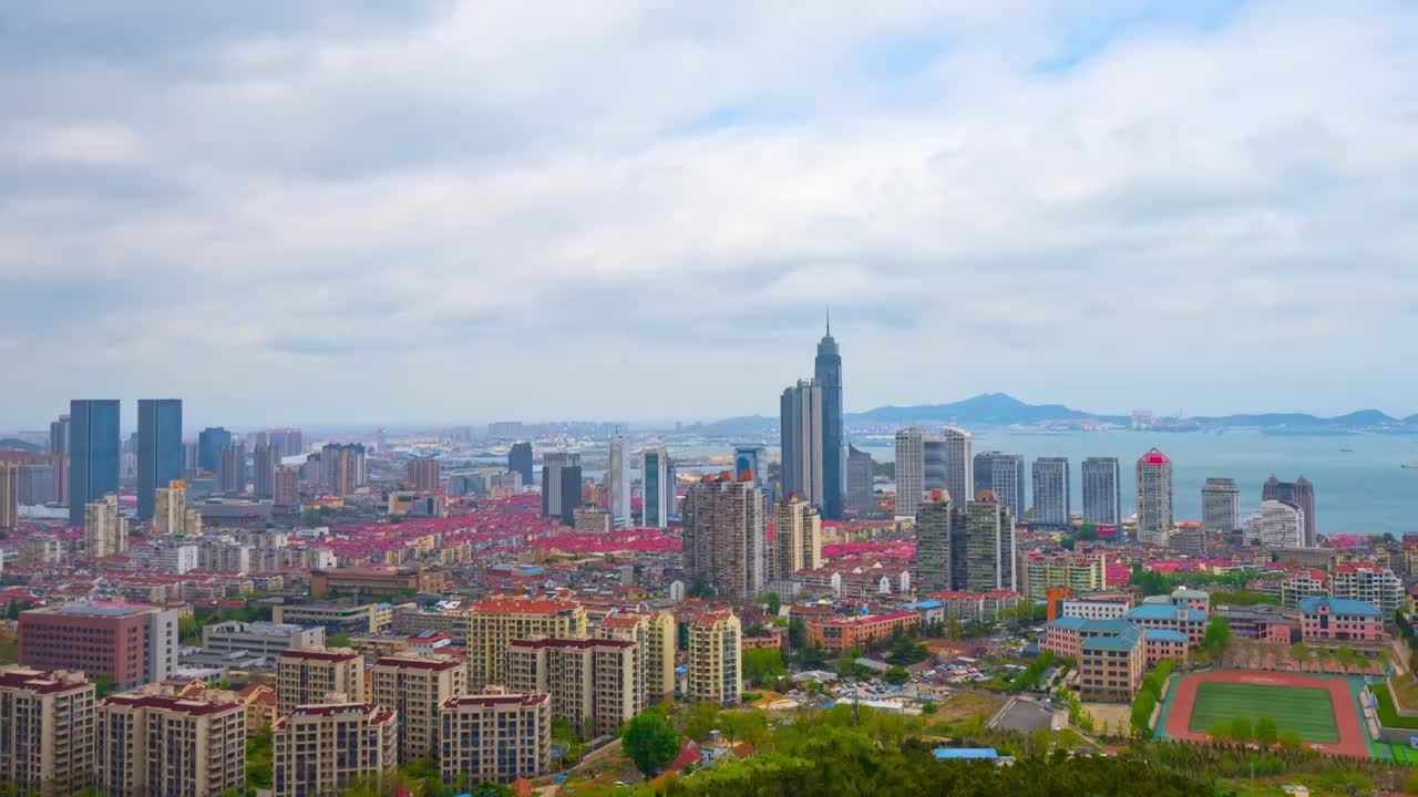 山东烟台海岸线建筑群蓝天白云城市风光延时视频素材