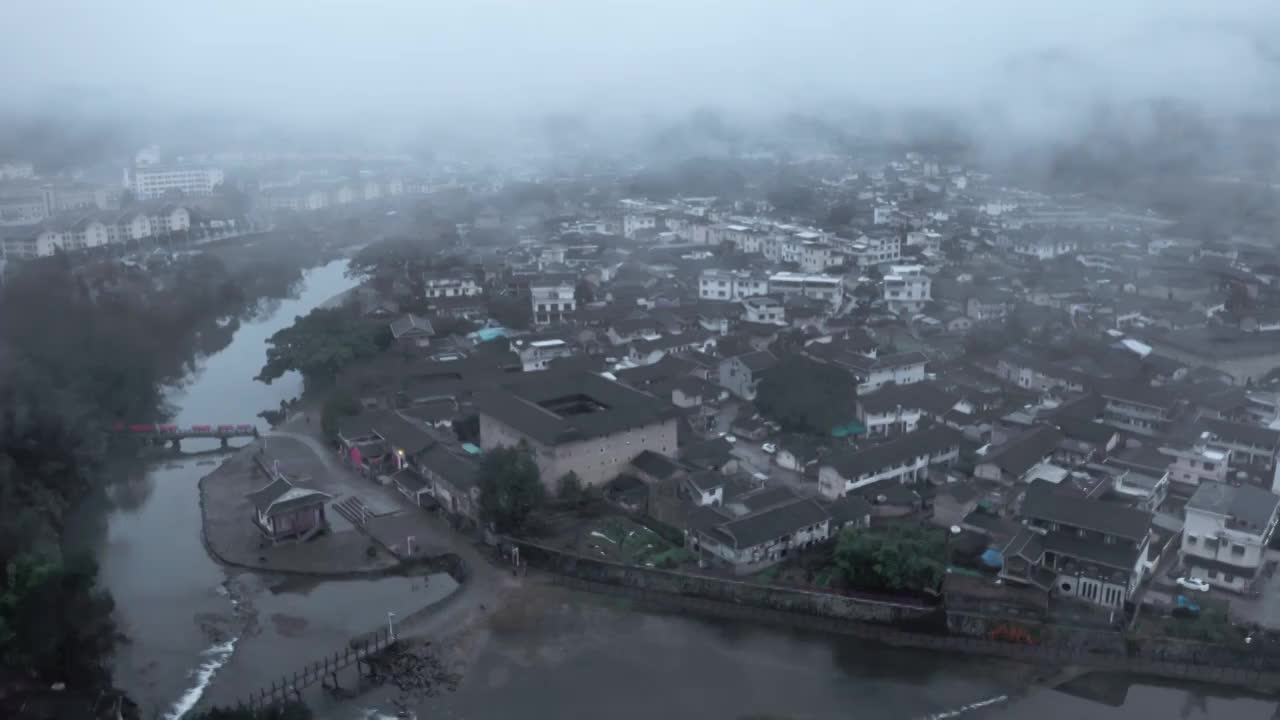 福建土楼，云水谣的土楼，云雾中的土楼，南靖土楼视频素材