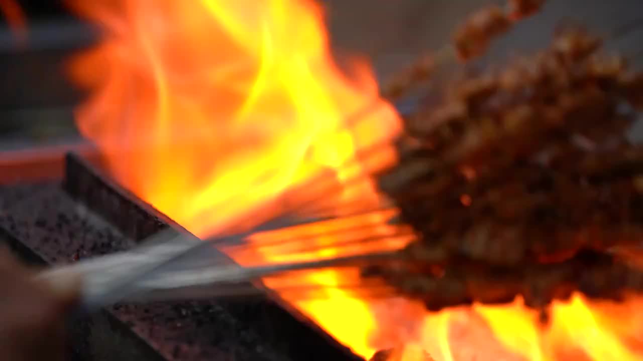 美食 烧烤 烤羊肉串 烤串 美味视频素材