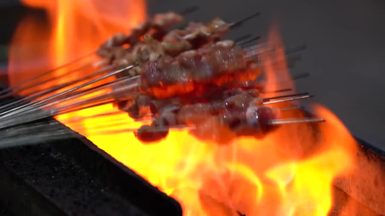 美食 烧烤 烤羊肉串 碳火烤串 美味视频素材