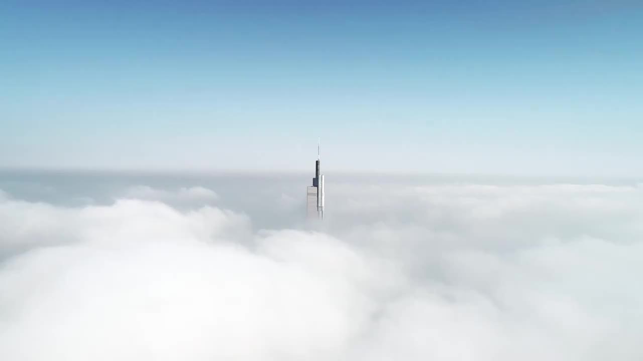 冬日城市平流雾景观南京紫峰大厦视频素材