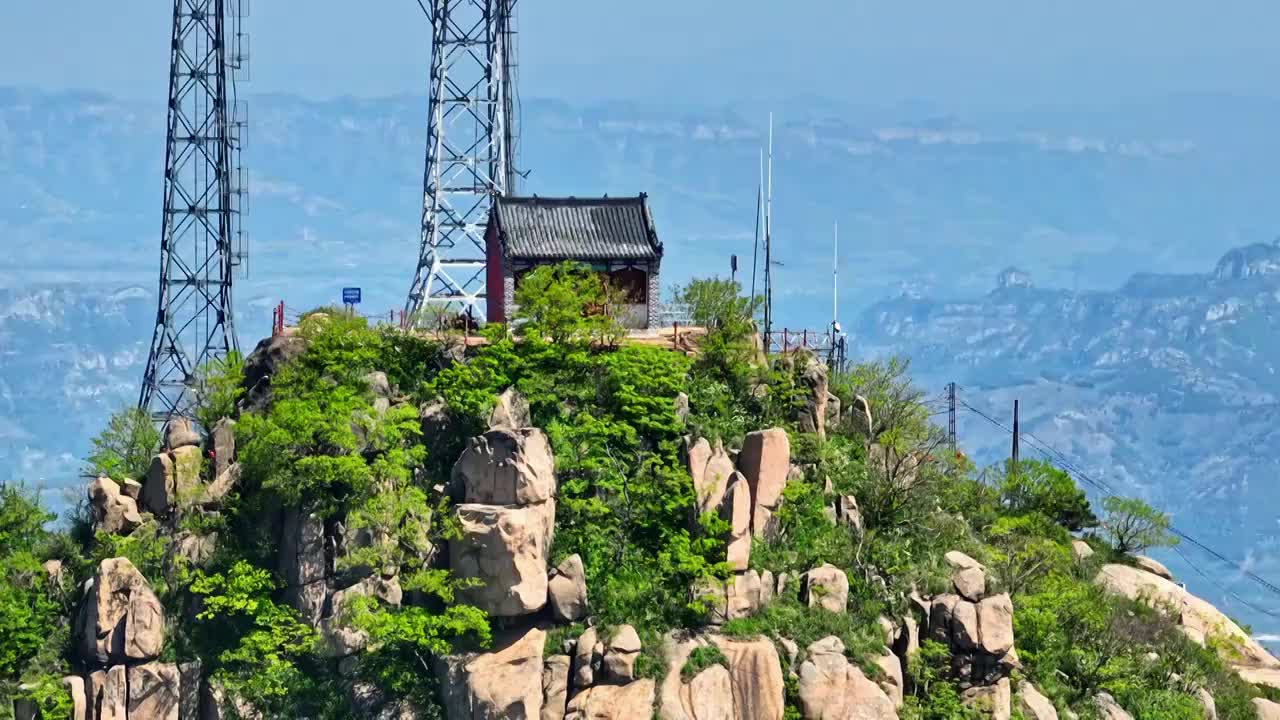 山东淄博鲁山国家森林公园鲁中第一峰4K航拍视频视频素材