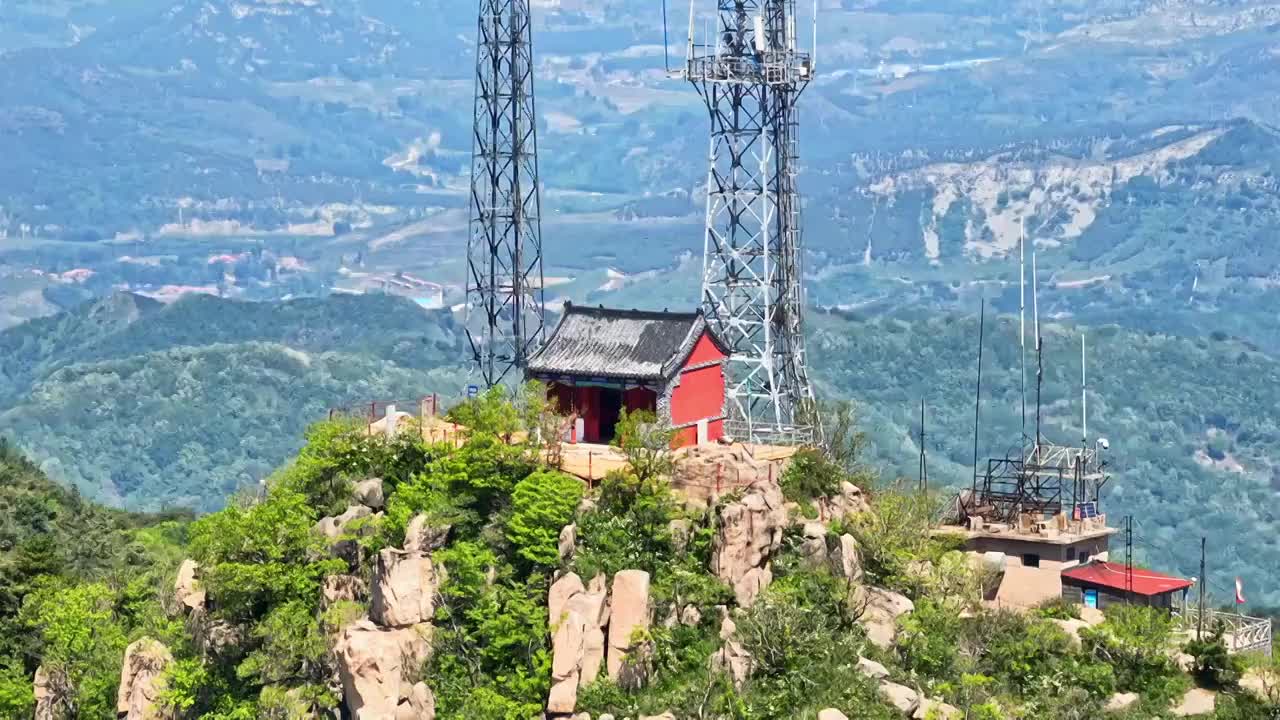 山东淄博鲁山国家森林公园鲁中第一峰4K航拍视频视频素材