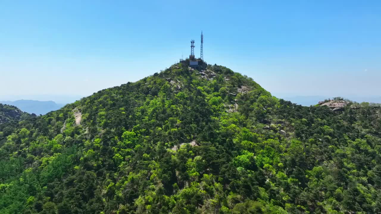 山东淄博鲁山国家森林公园鲁中第一峰4K航拍视频视频素材