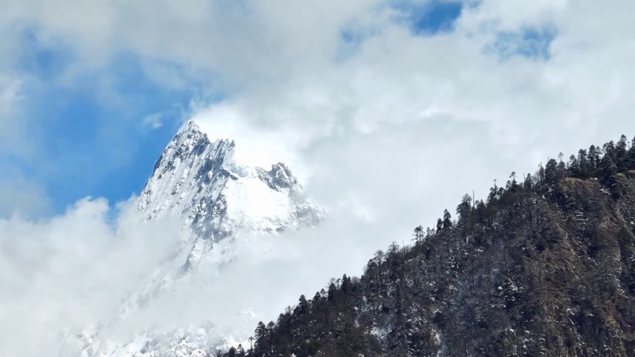 航拍中国西藏林芝雪山风光视频素材