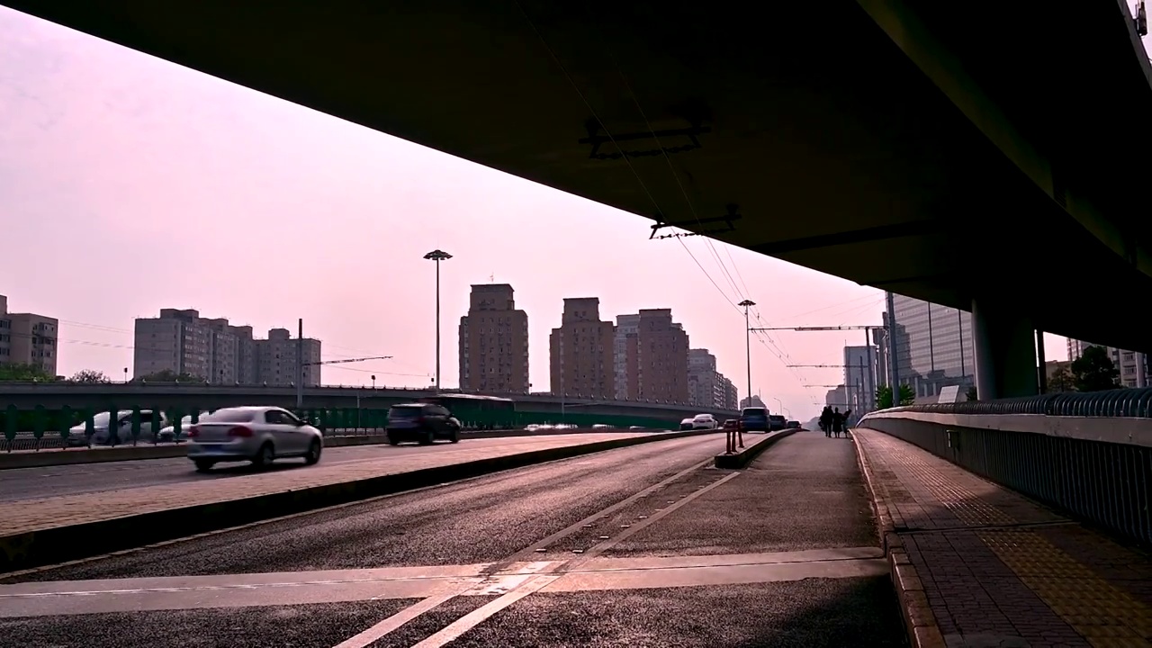 北京城市傍晚车流行人街景慢镜头视频素材