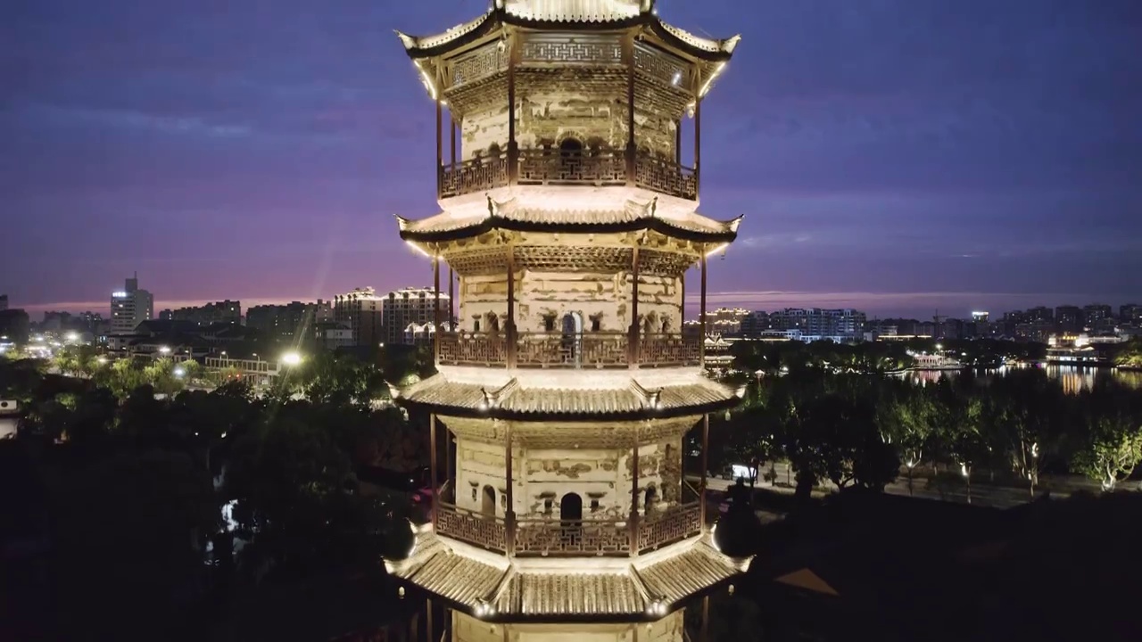 航拍平湖报本禅寺报本塔夜景特写视频素材