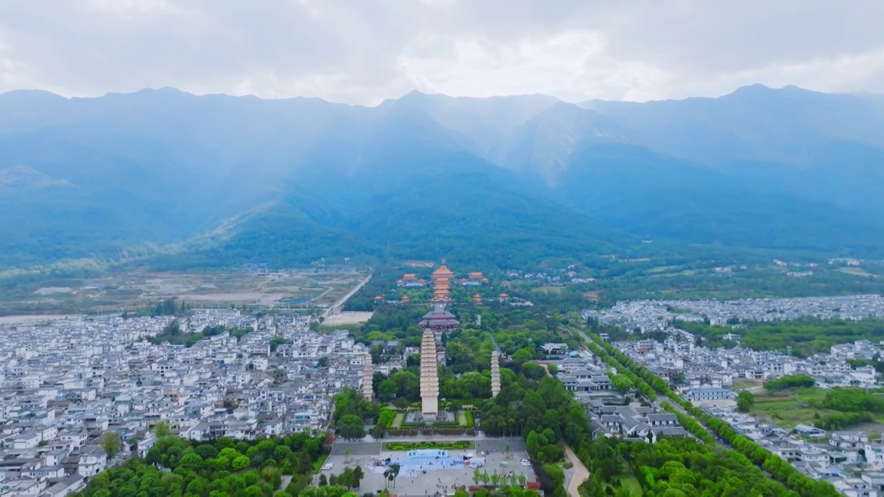 大理地标建筑大理三塔崇圣寺古建筑航拍视频素材