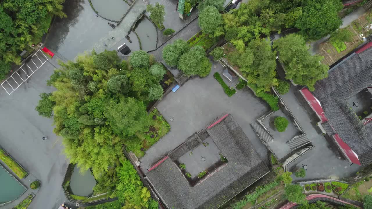 雨中的武当山紫霄宫视频素材