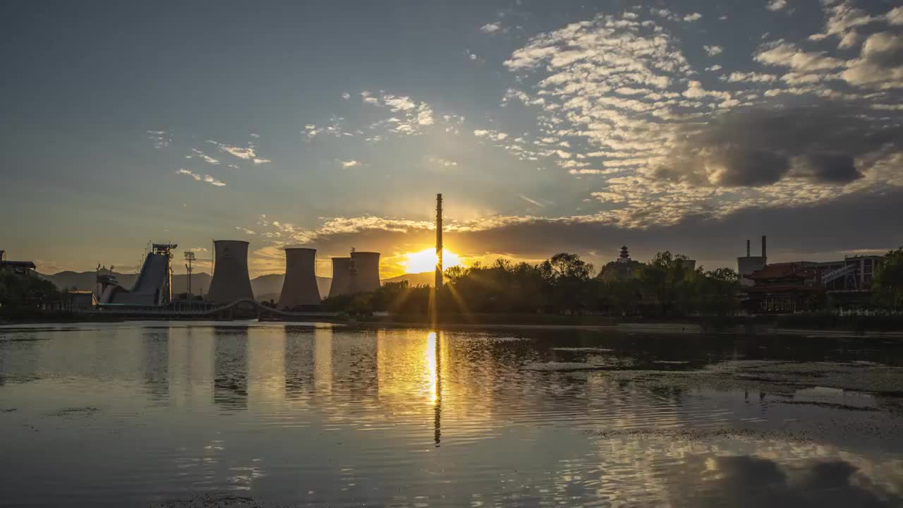 首钢园落日熔金奇幻天空视频素材