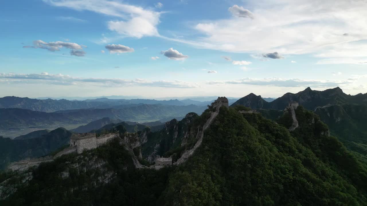 六月的箭扣长城视频素材