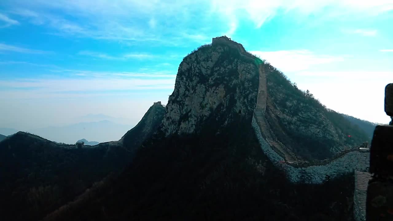 绵延于山顶的长城视频素材