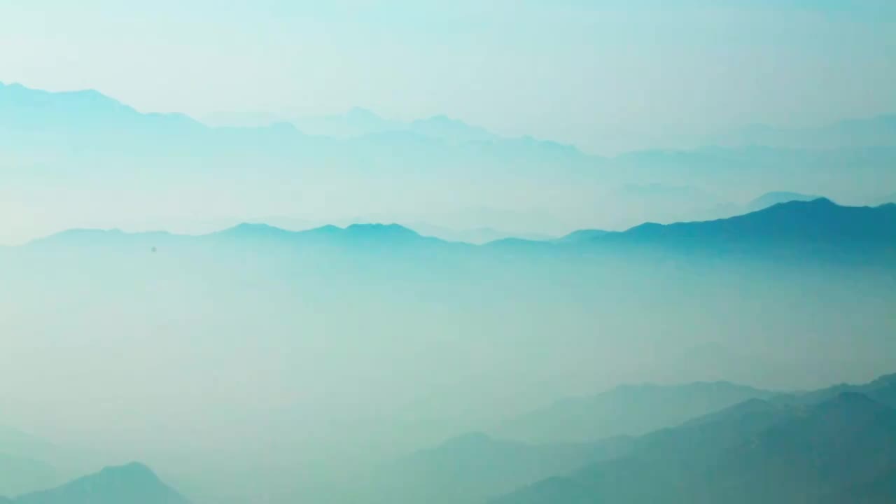 晨雾中的山峦视频素材