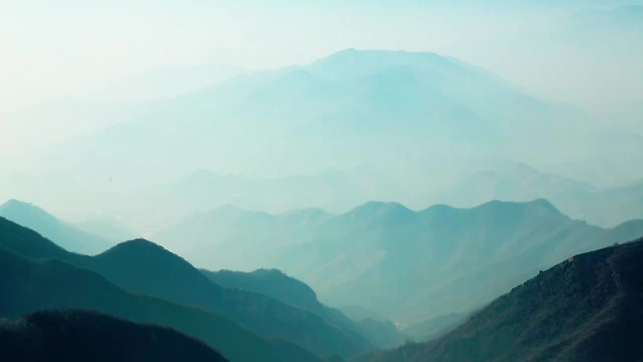 晨雾中的山峦视频素材